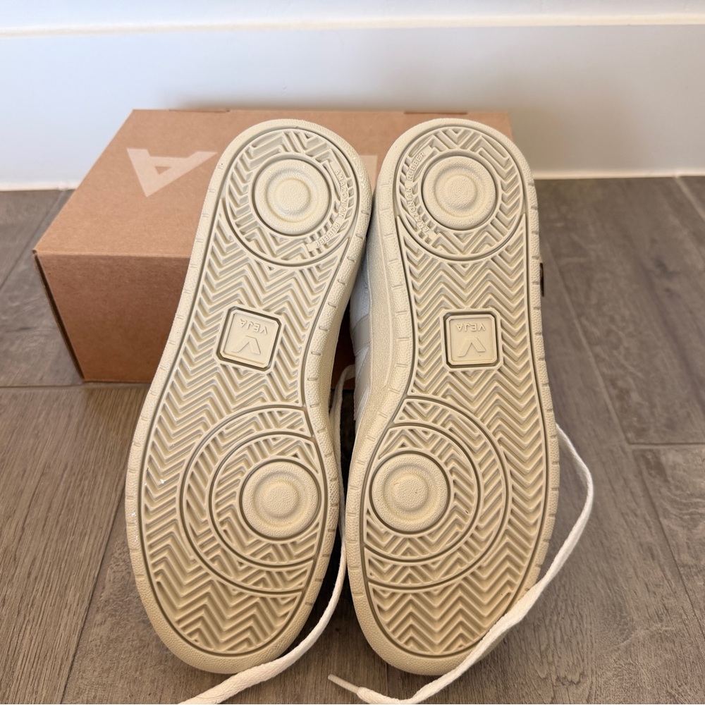 Veja V-10 B-mesh and Leather women’s sneaker (EU37) NWIB/NWT - Picture 5 of 7